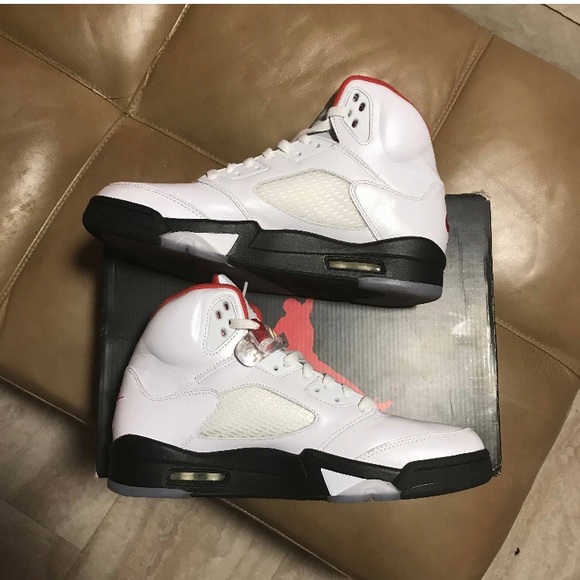 Air Jordan 5 Fire Red 2020 Silver tongue - Picture 2 of 10